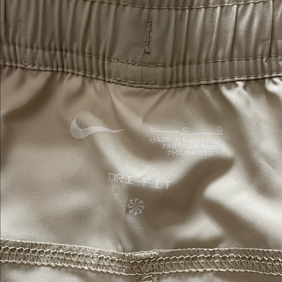 NWOT Men’s Nike Beige Sports Shorts - Picture 2 of 3